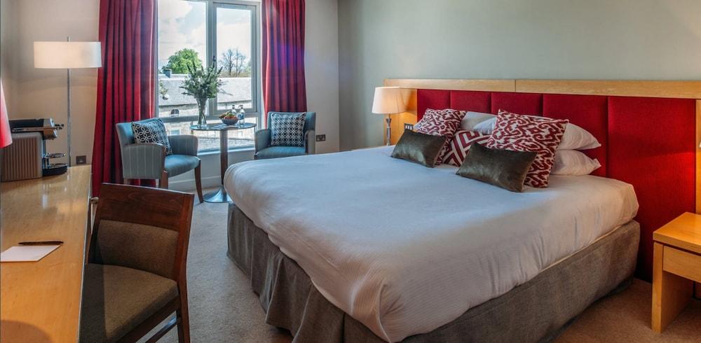 Kilkenny Pembroke Hotel Екстер'єр фото