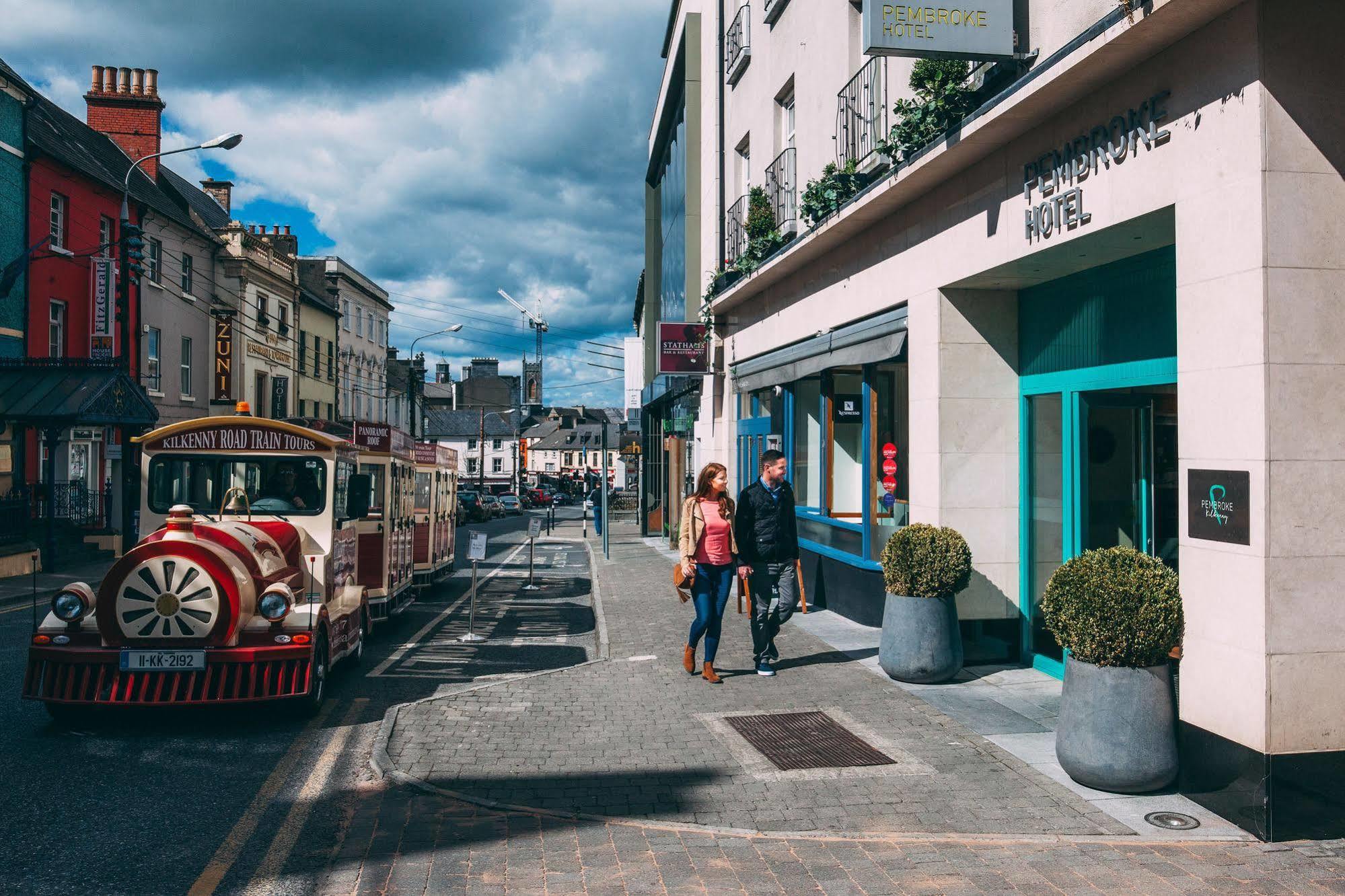 Kilkenny Pembroke Hotel Екстер'єр фото