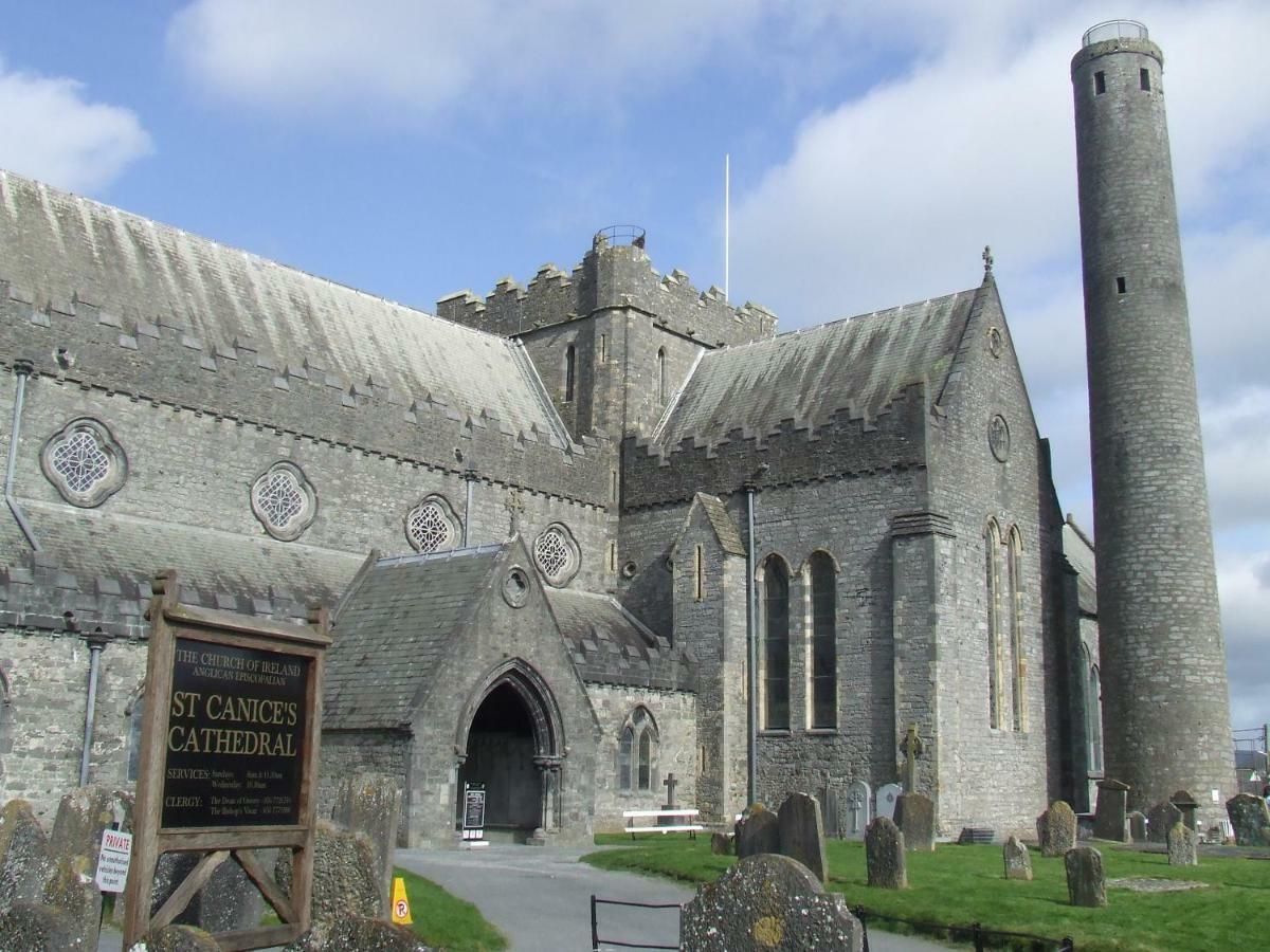 Kilkenny Pembroke Hotel Екстер'єр фото