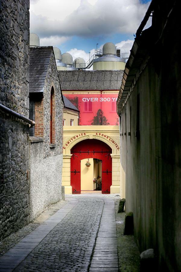 Kilkenny Pembroke Hotel Екстер'єр фото
